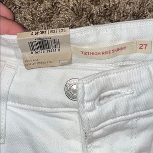 White Levi’s jeans 4short W27 L28